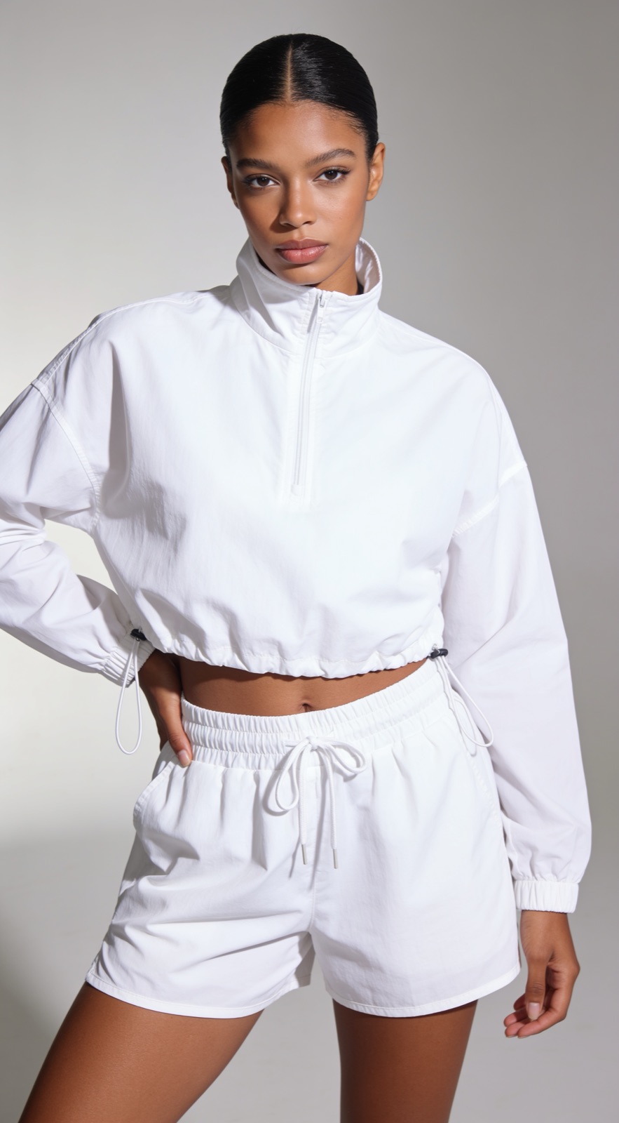 Tenue de sport blanche — campagne activewear